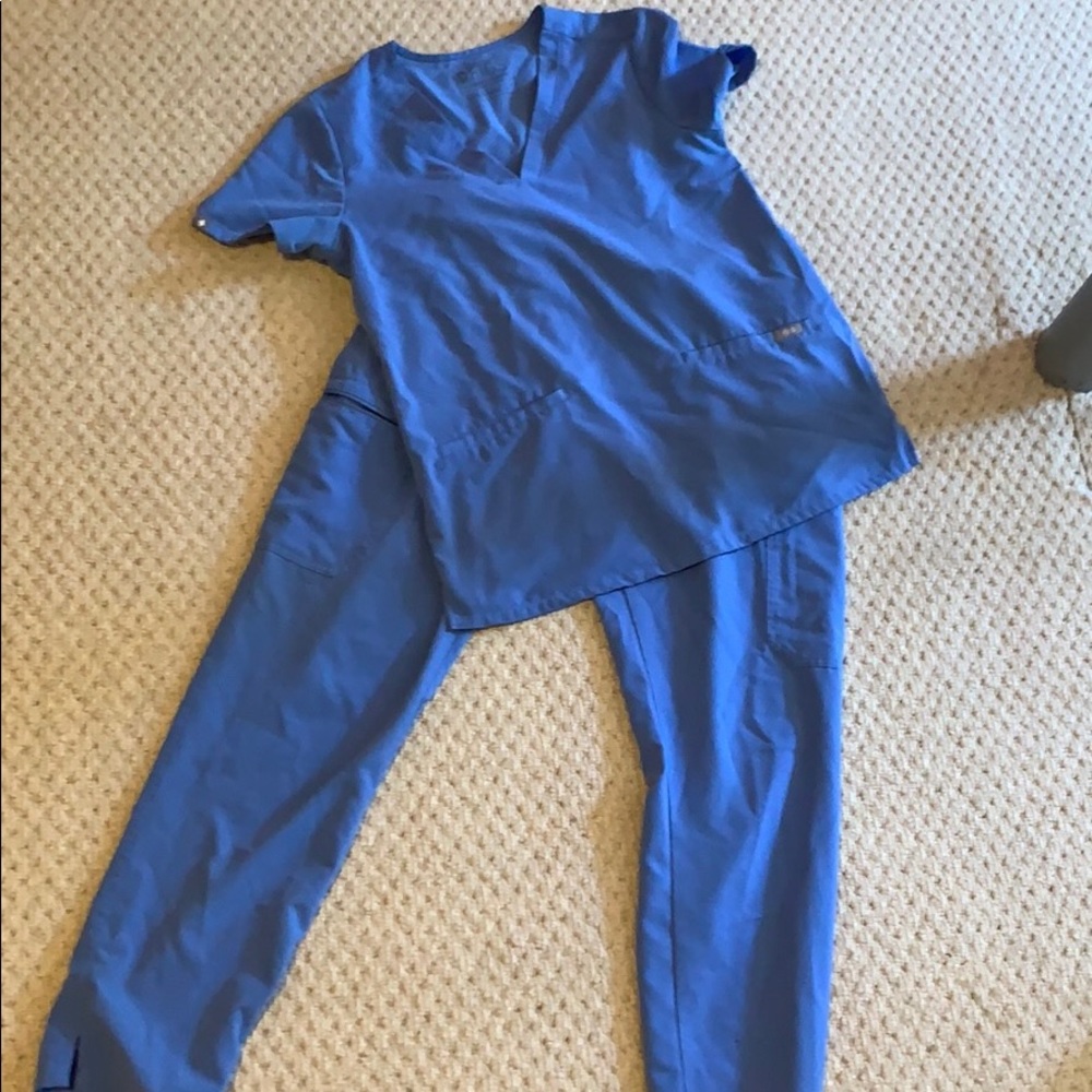 Light blue figs scrub set